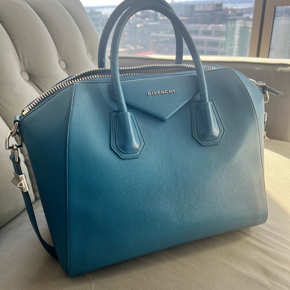 Givenchy Medium Antigona Bag – Grained Leather (Teal/Blue)